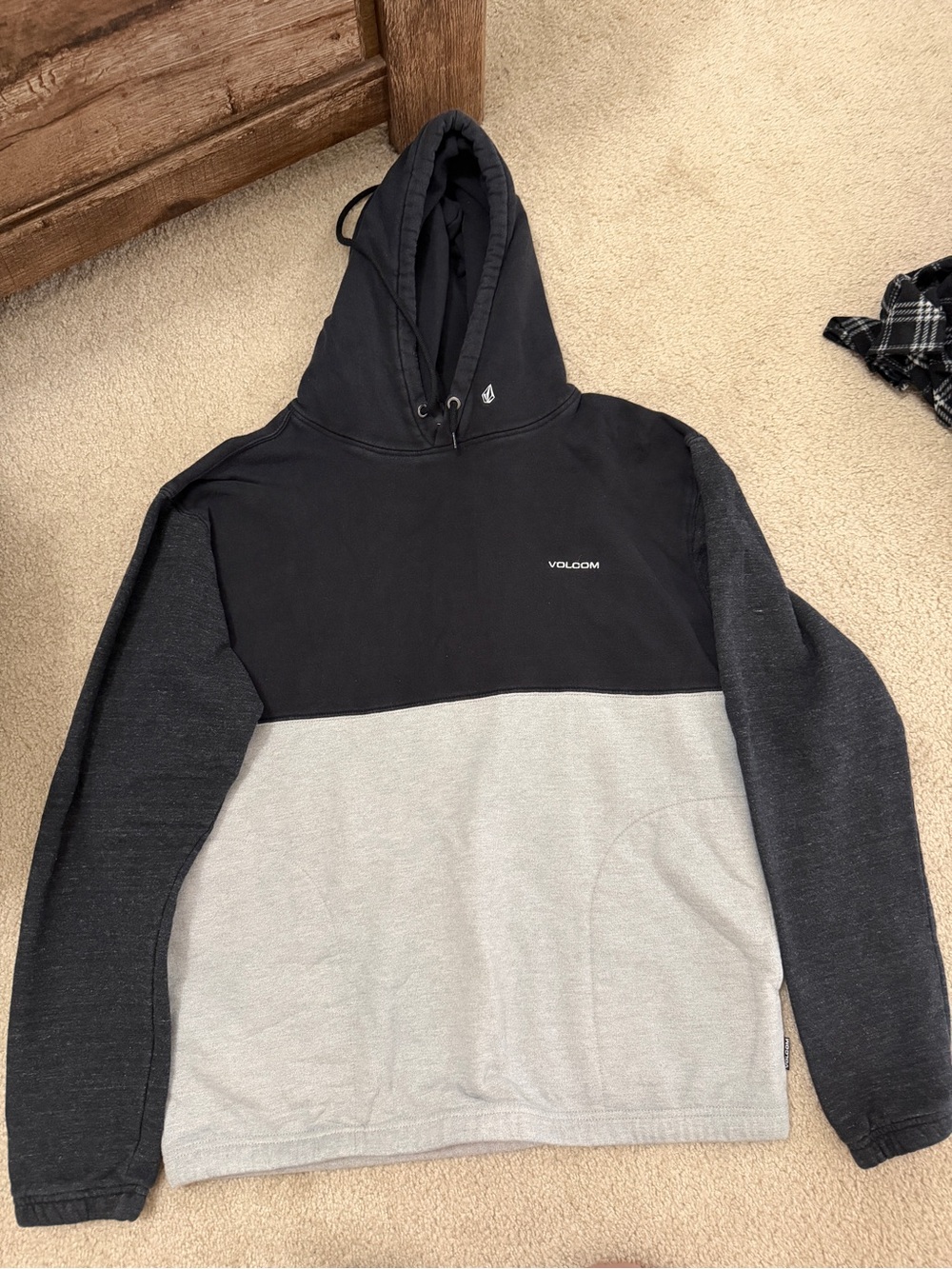 Volcom Men's Black & Light Gray Colorblock Pullover Hoodie